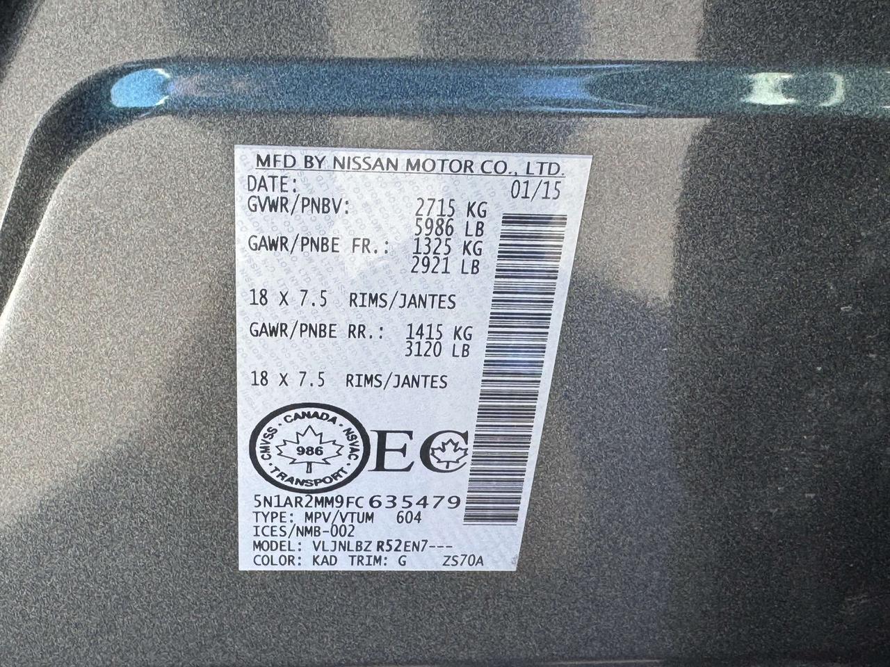 2015 Nissan Pathfinder 7 Passenger -- 4WD -- LOW LOW KM -- CERTIFIED Photo