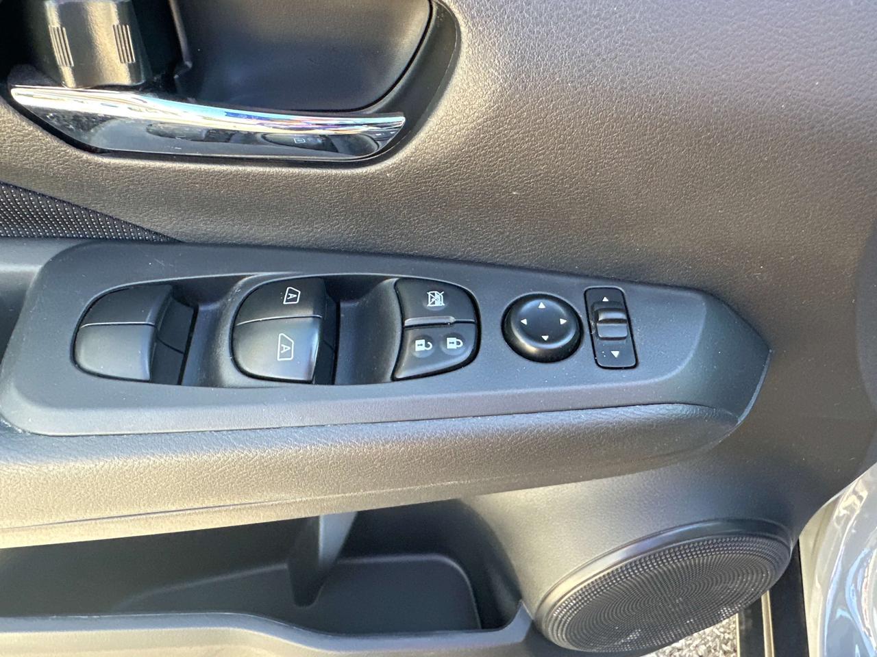 2024 Nissan Kicks SV Photo