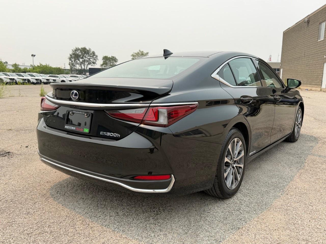 2022 Lexus ES ES 300h Auto Photo