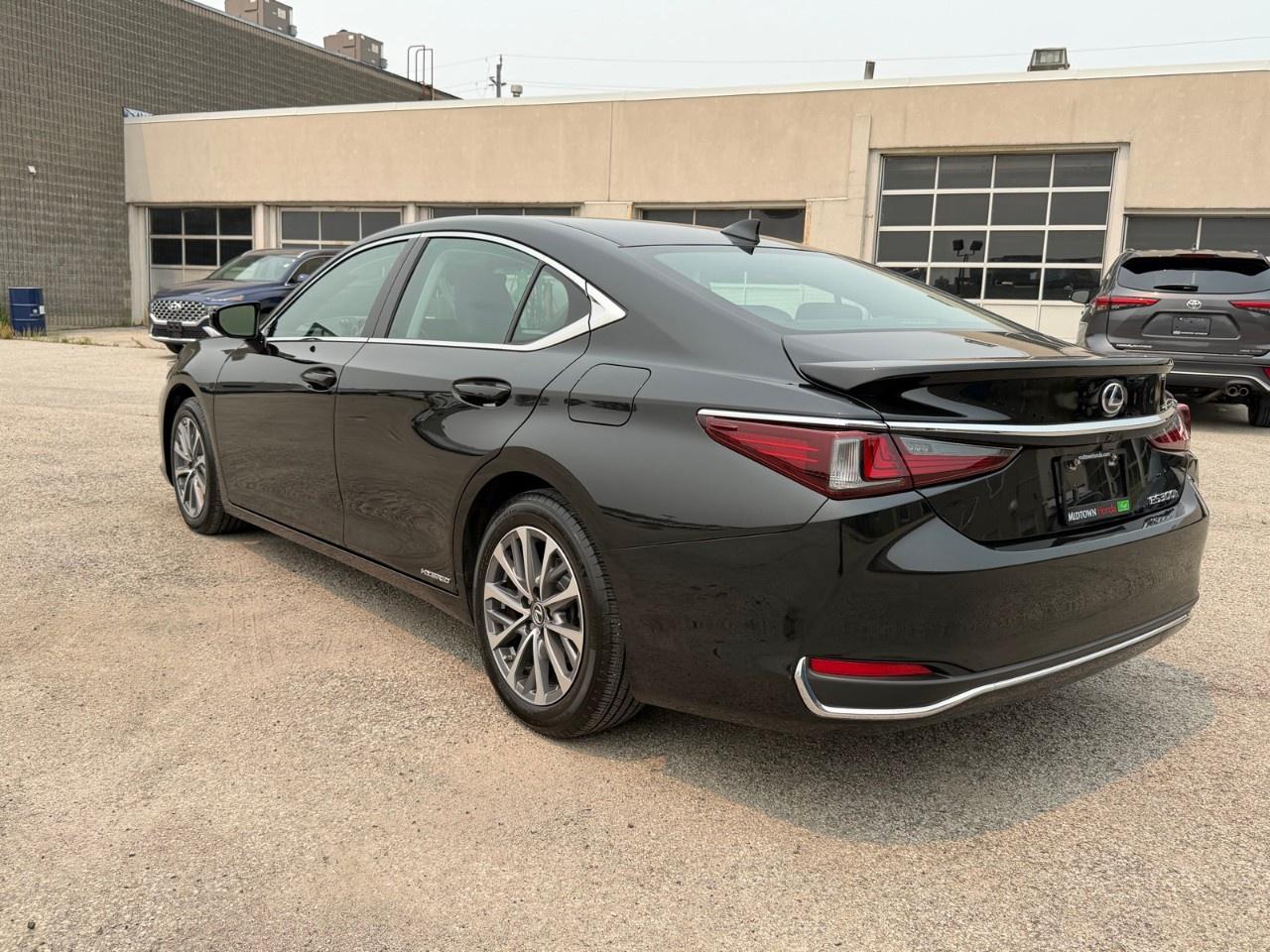 2022 Lexus ES ES 300h Auto Photo