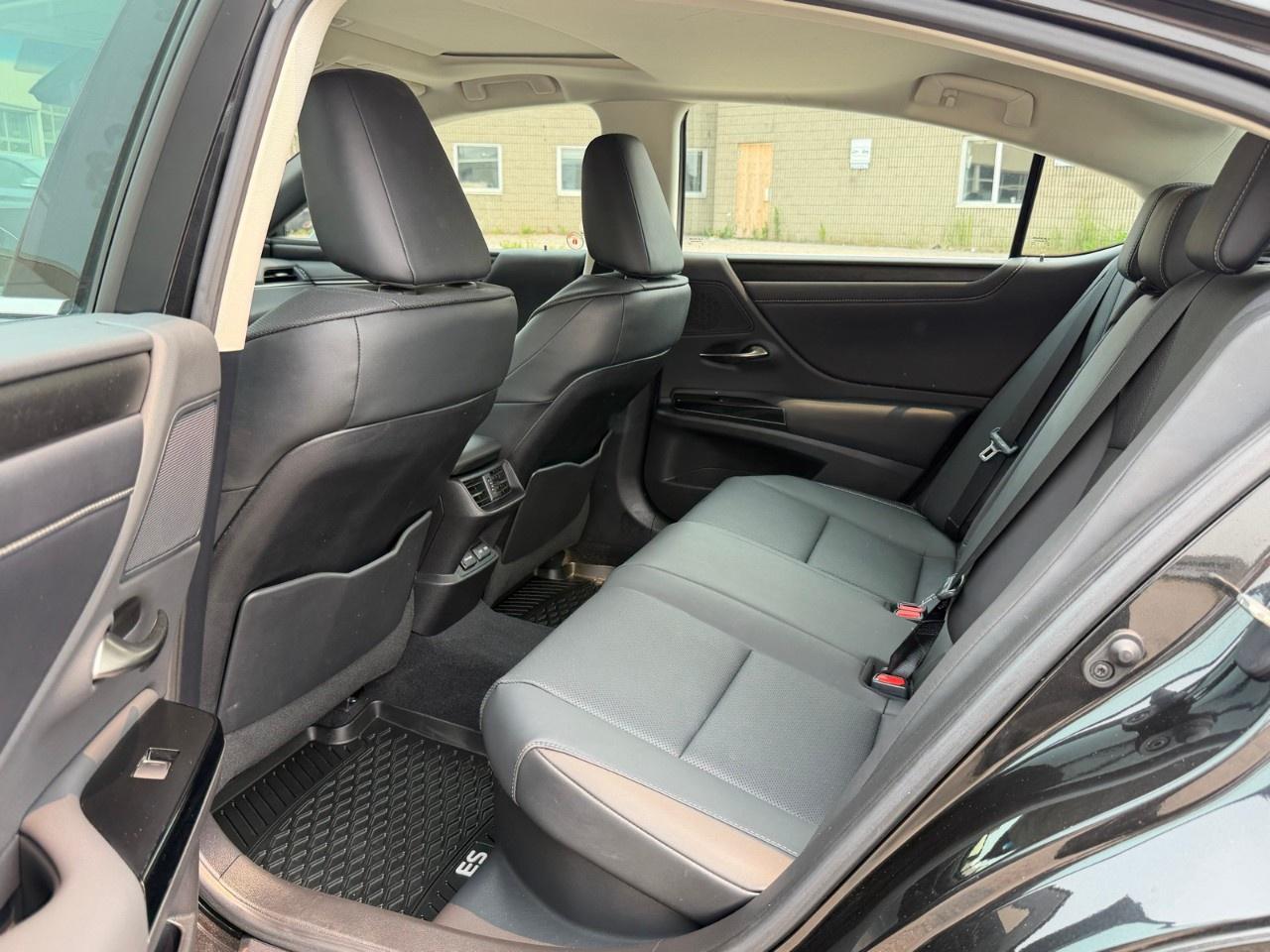 2022 Lexus ES ES 300h Auto Photo
