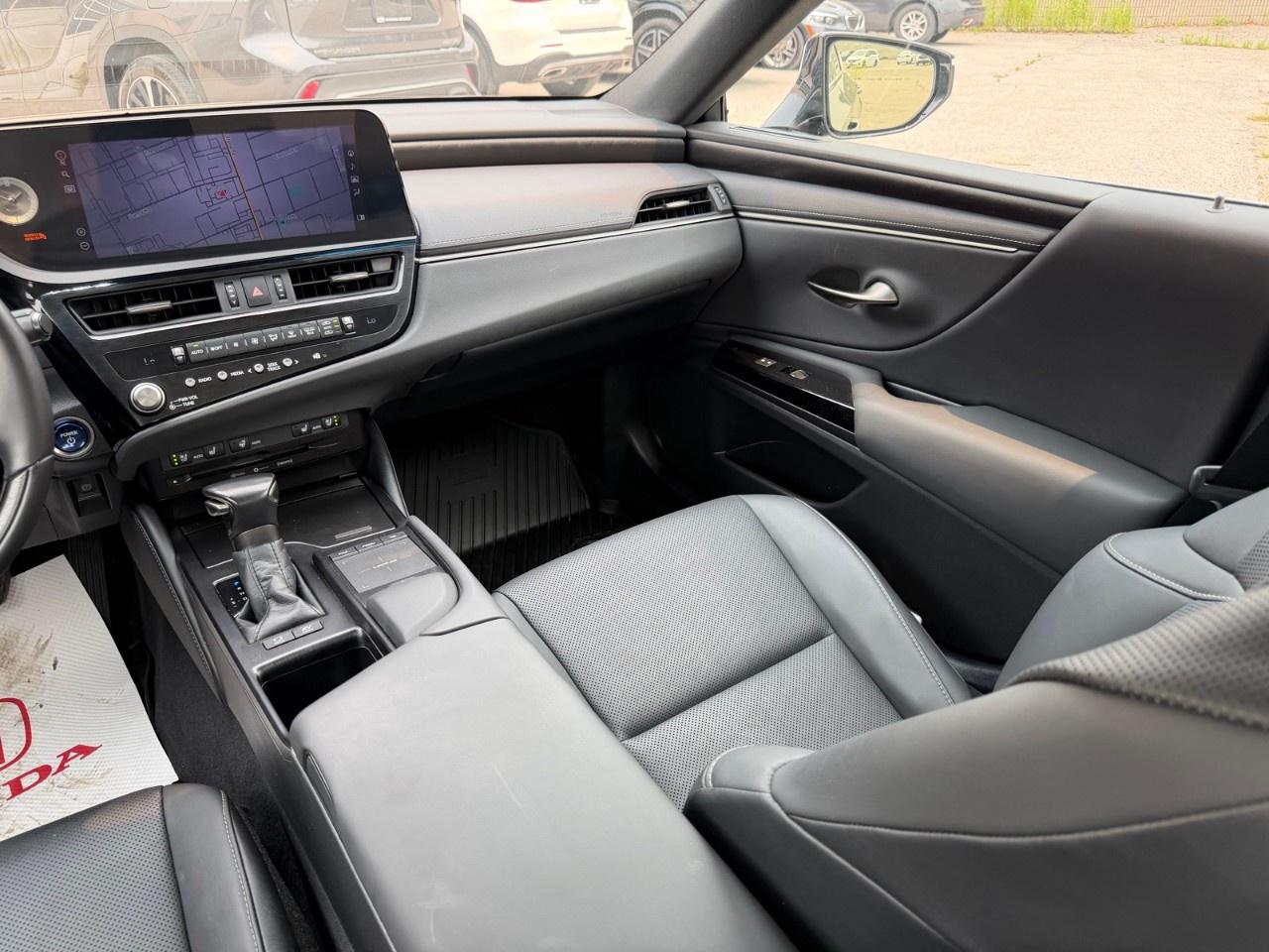 2022 Lexus ES ES 300h Auto Photo