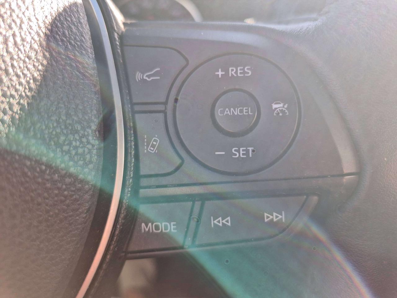2020 Toyota RAV4 XLE AWD Photo