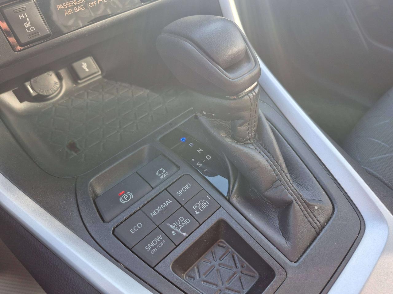 2020 Toyota RAV4 XLE AWD Photo