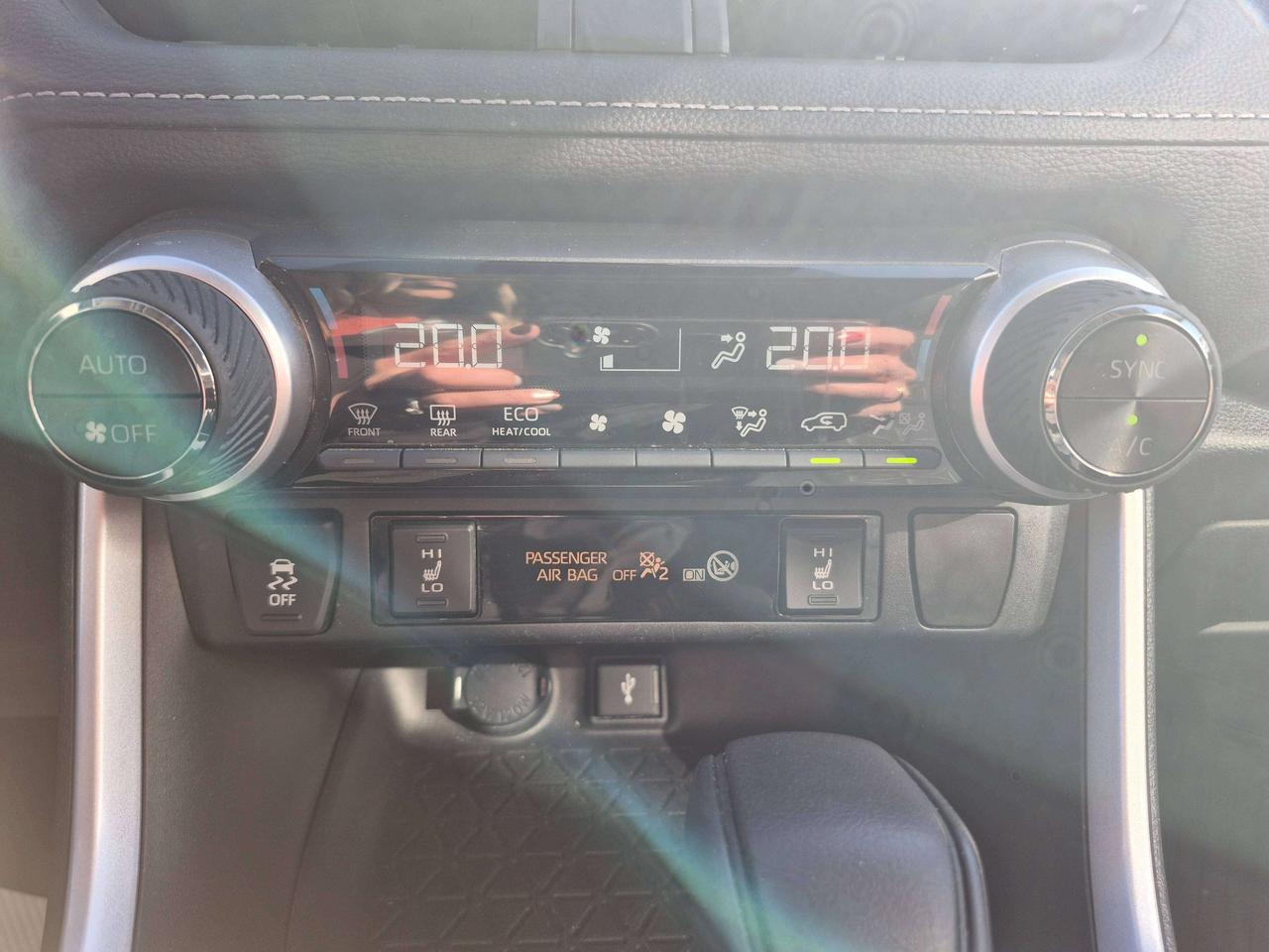 2020 Toyota RAV4 XLE AWD Photo
