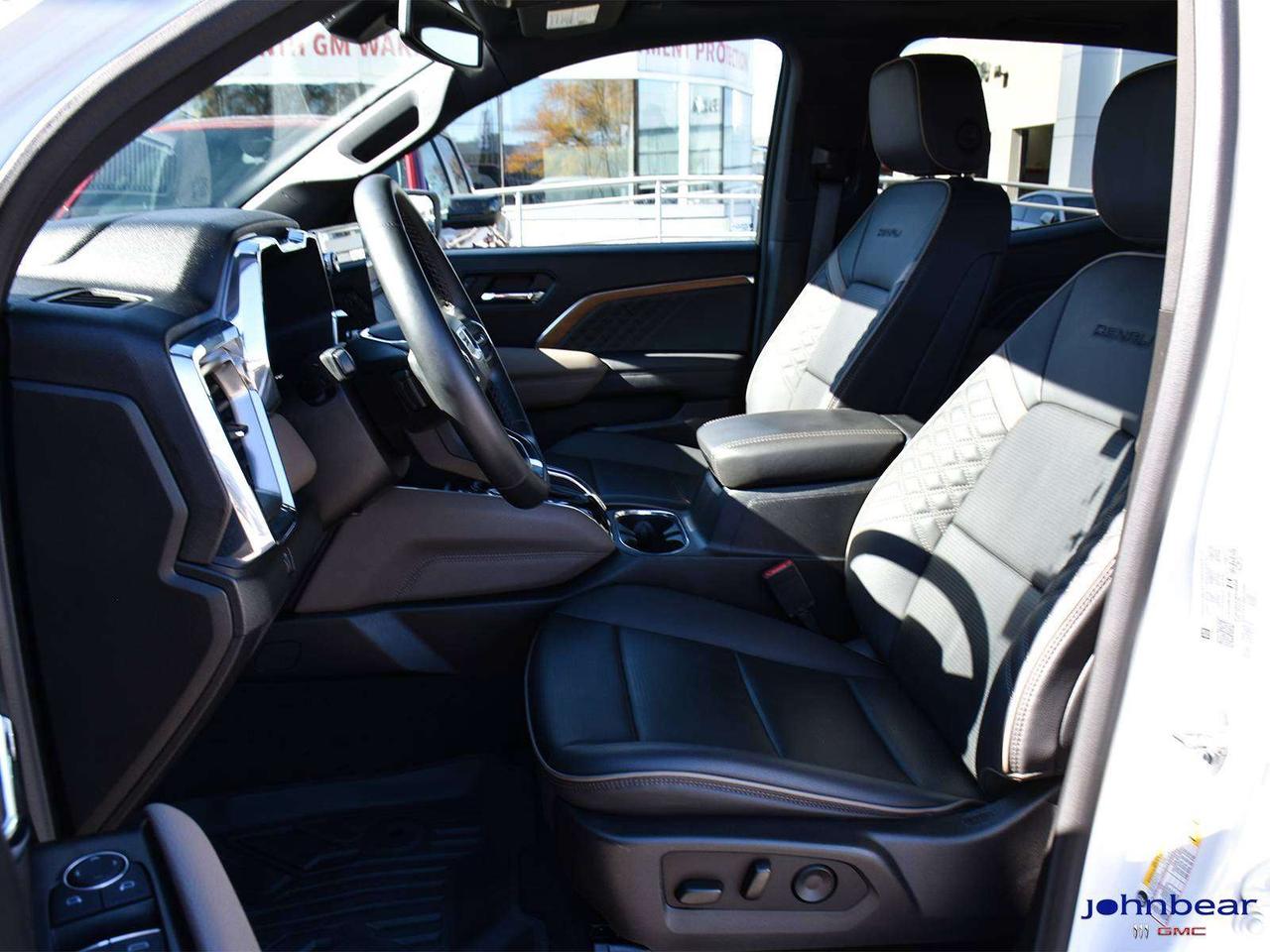 2024 GMC Canyon Denali Photo