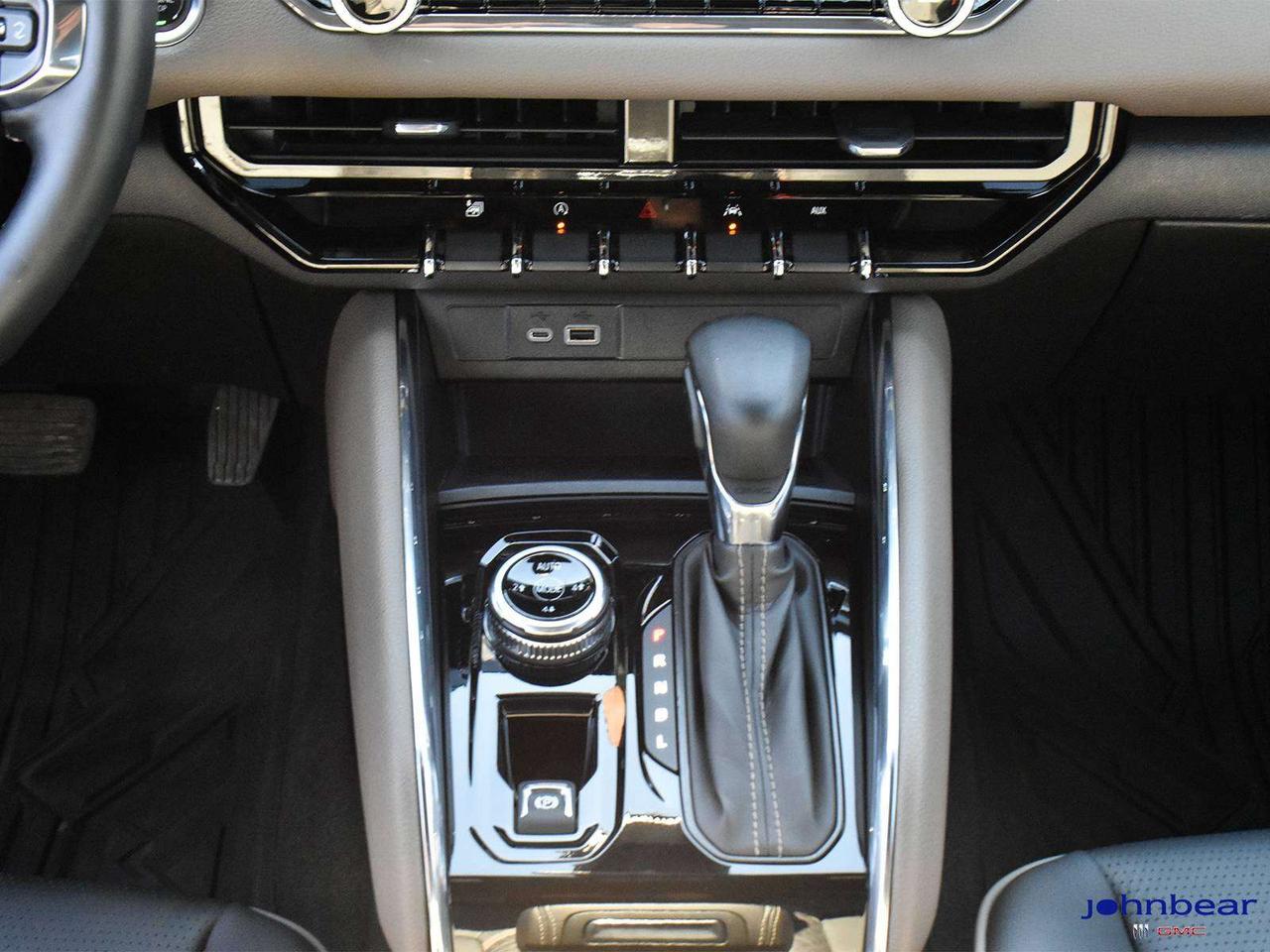 2024 GMC Canyon Denali Photo
