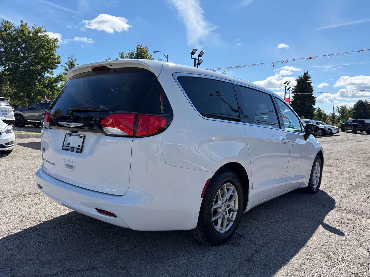 2024 Chrysler Grand Caravan SXT w/Stow n' Go, Pwr Doors/Liftgate, Remote Start Photo