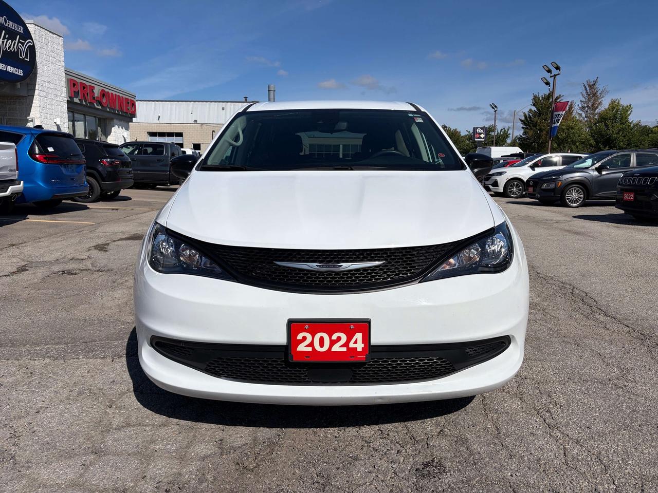 2024 Chrysler Grand Caravan SXT w/Stow n' Go, Pwr Doors/Liftgate, Remote Start Photo