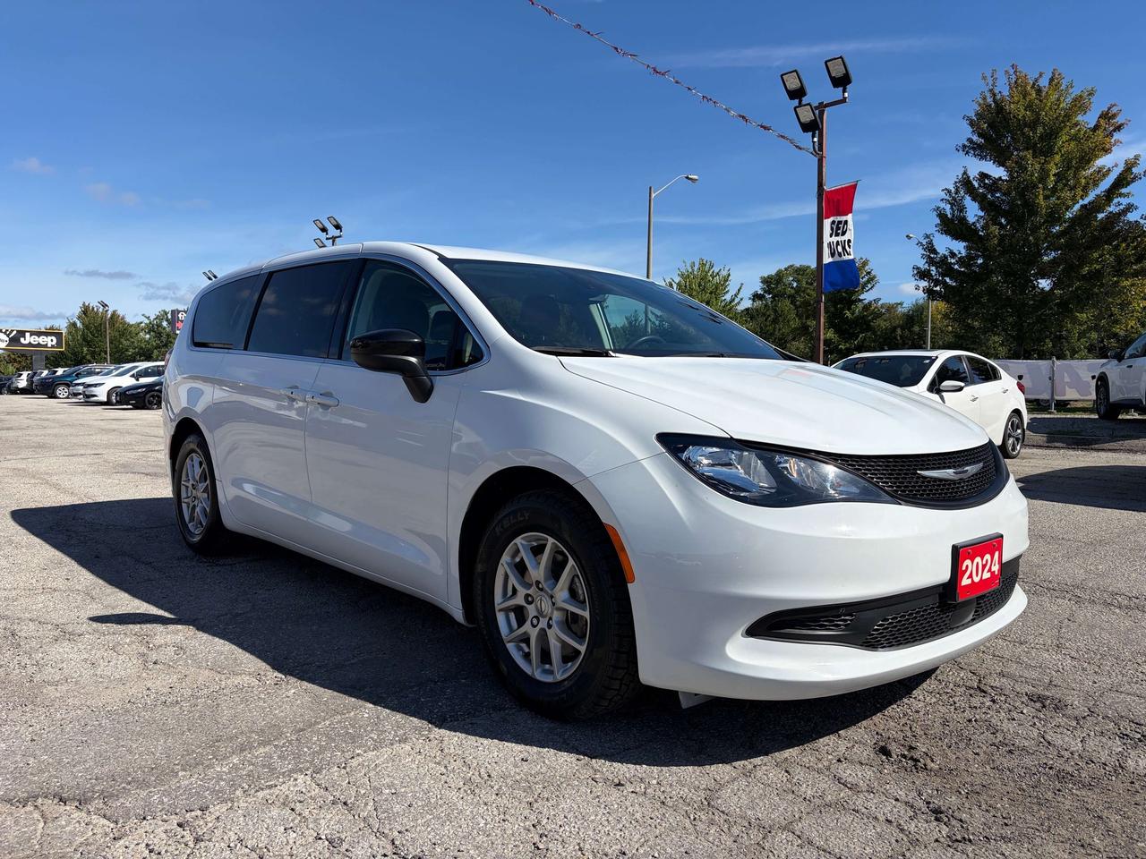 2024 Chrysler Grand Caravan SXT w/Stow n' Go, Pwr Doors/Liftgate, Remote Start Photo