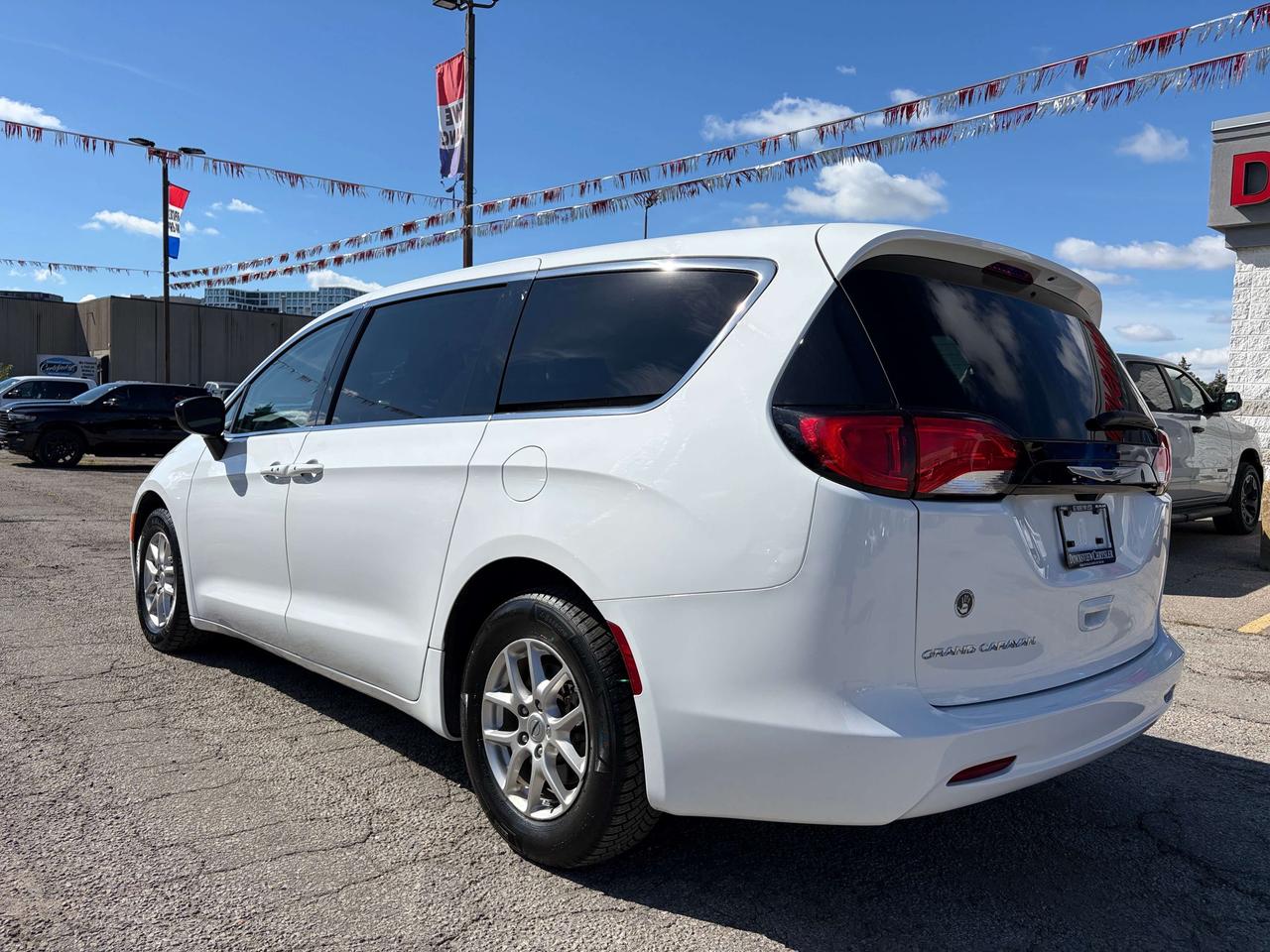 2024 Chrysler Grand Caravan SXT w/Stow n' Go, Pwr Doors/Liftgate, Remote Start Photo