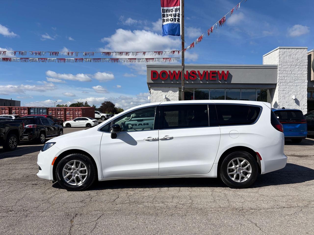 2024 Chrysler Grand Caravan SXT w/Stow n' Go, Pwr Doors/Liftgate, Remote Start Photo