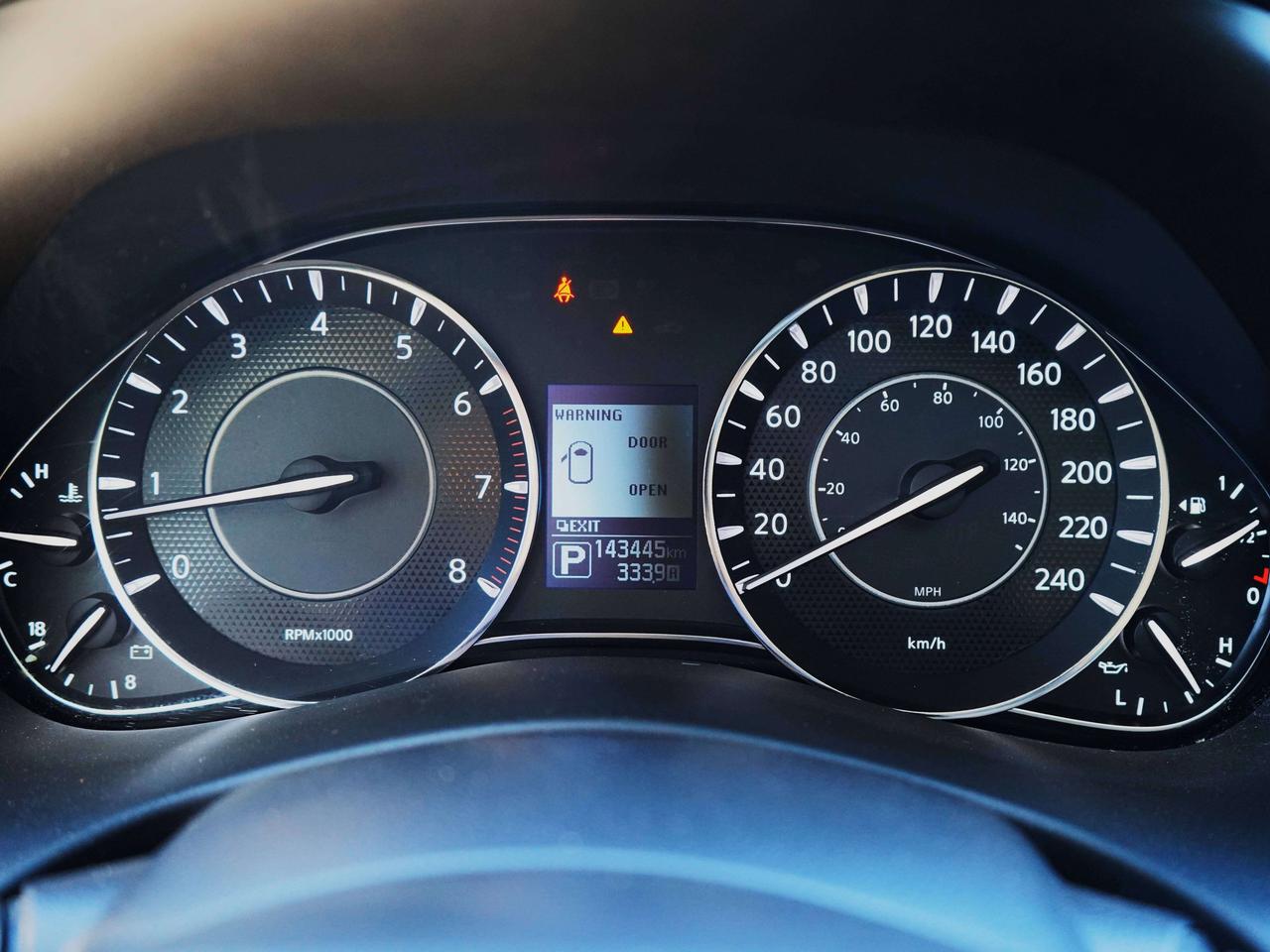 2017 Nissan Armada PLATINUM, 4X4, NAVI, HEATED SEATS Photo