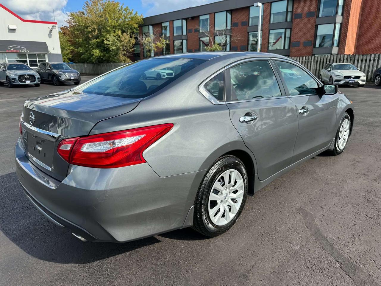 2017 Nissan Altima Low KM - Certified Photo