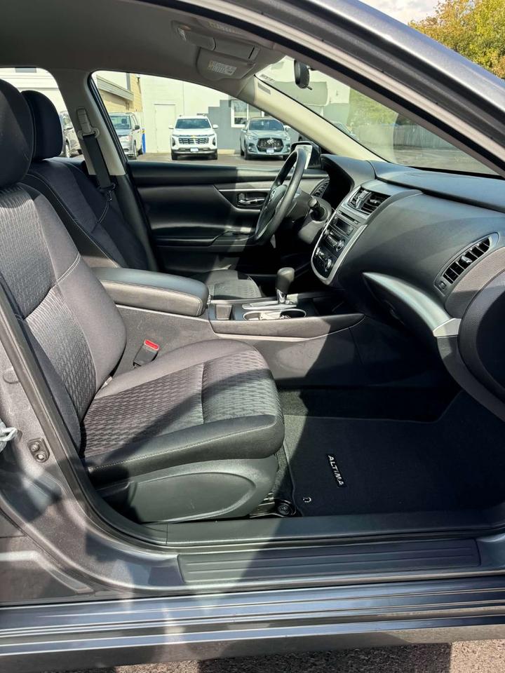 2017 Nissan Altima Low KM - Certified Photo