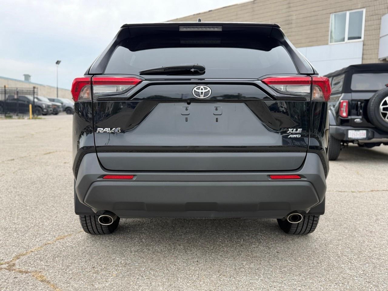 2019 Toyota RAV4 AWD XLE Photo3