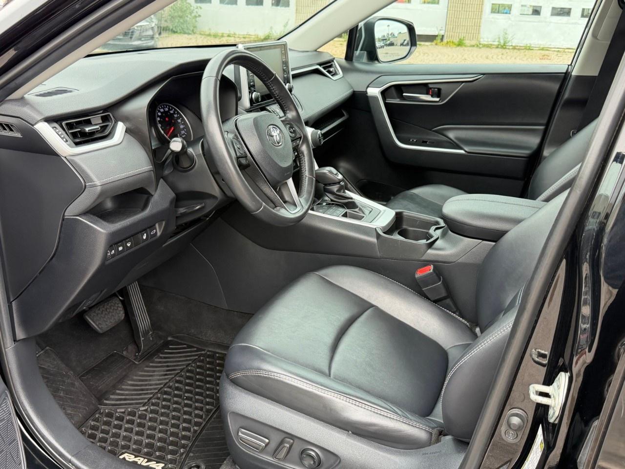 2019 Toyota RAV4 AWD XLE Photo
