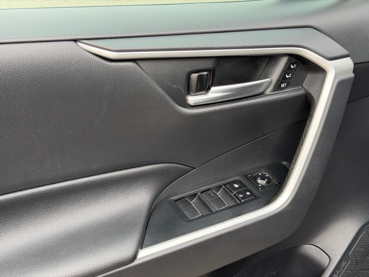 2019 Toyota RAV4 AWD XLE Photo