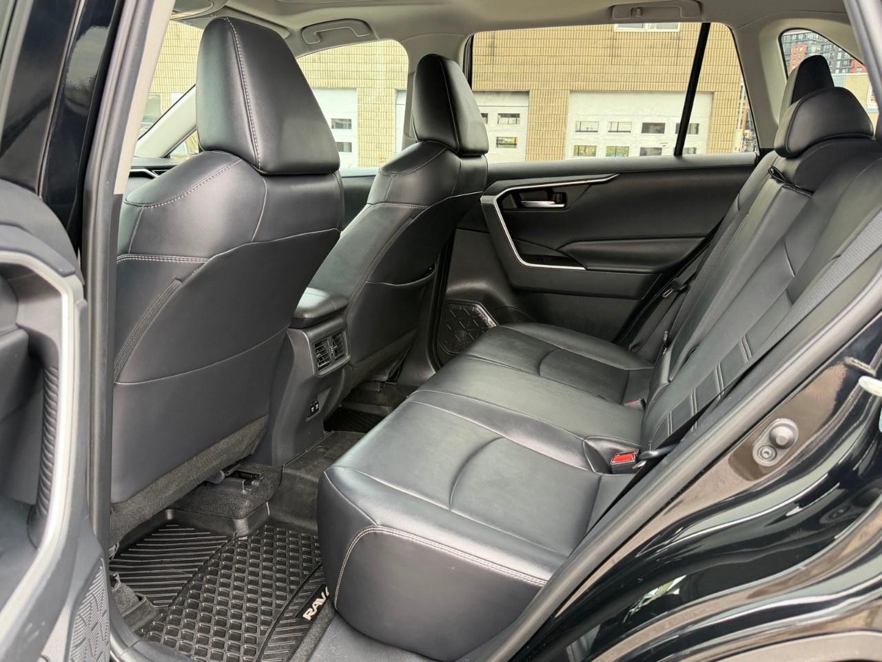 2019 Toyota RAV4 AWD XLE Photo