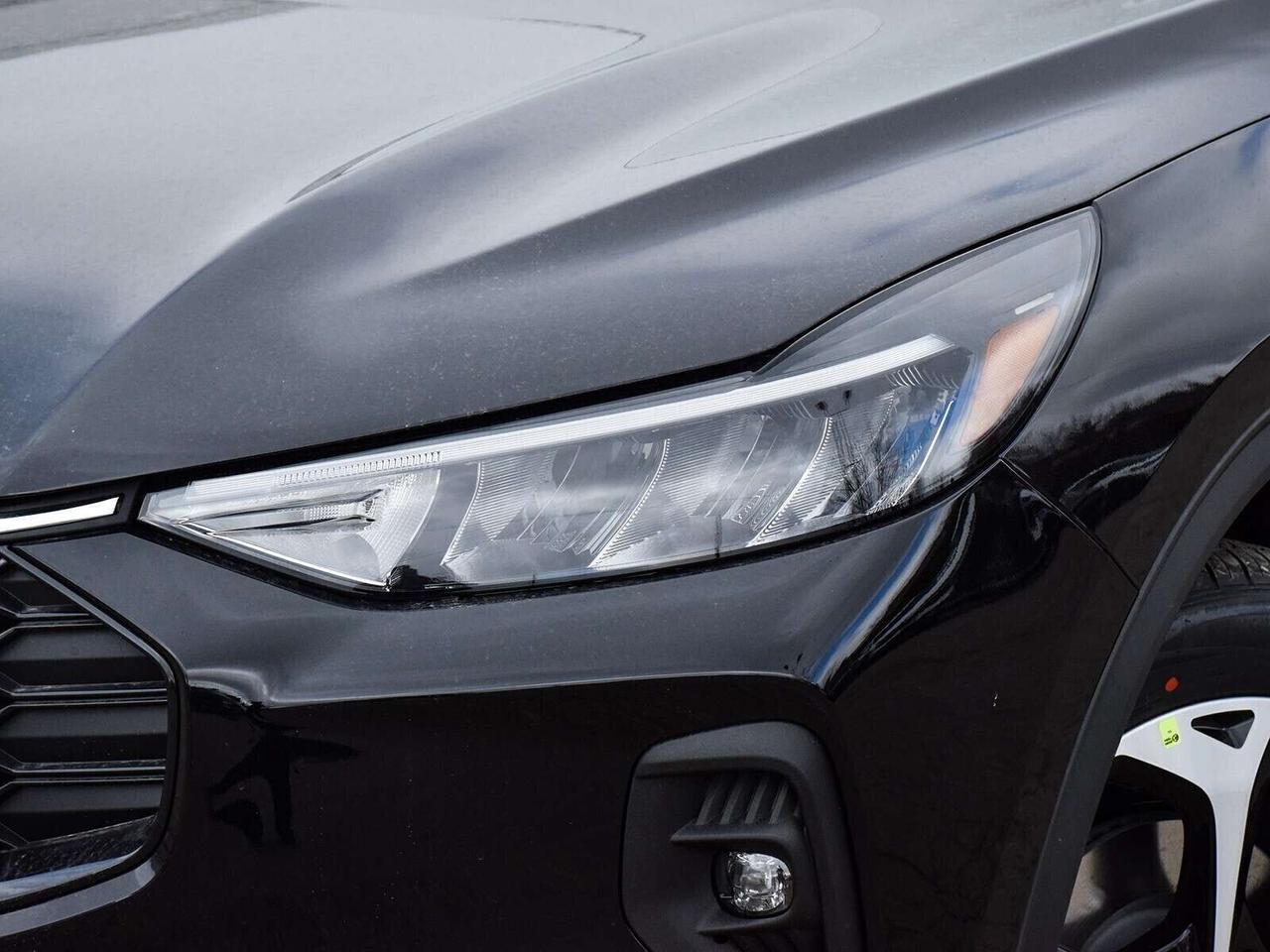 2025 Ford Escape ST-Line Select Photo2