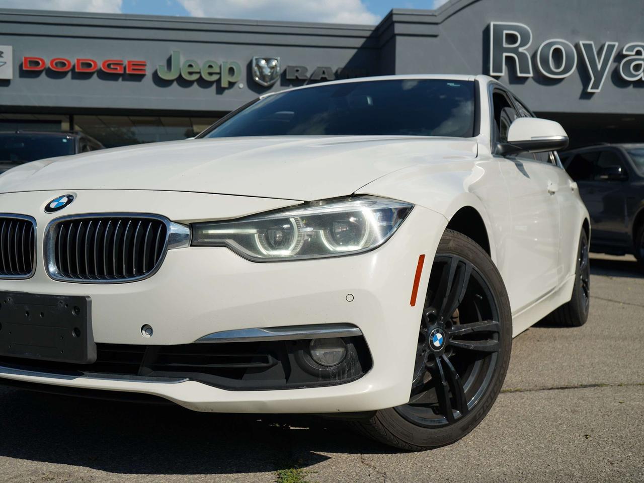 2017 BMW 3 Series AUTO,AWD,NAVIGATION,SUNROOF Photo2