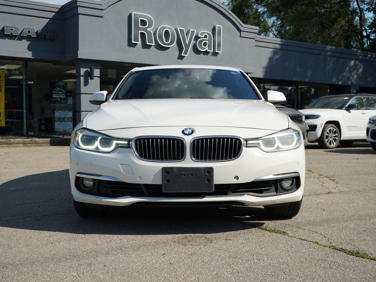 2017 BMW 3 Series AUTO,AWD,NAVIGATION,SUNROOF Photo3