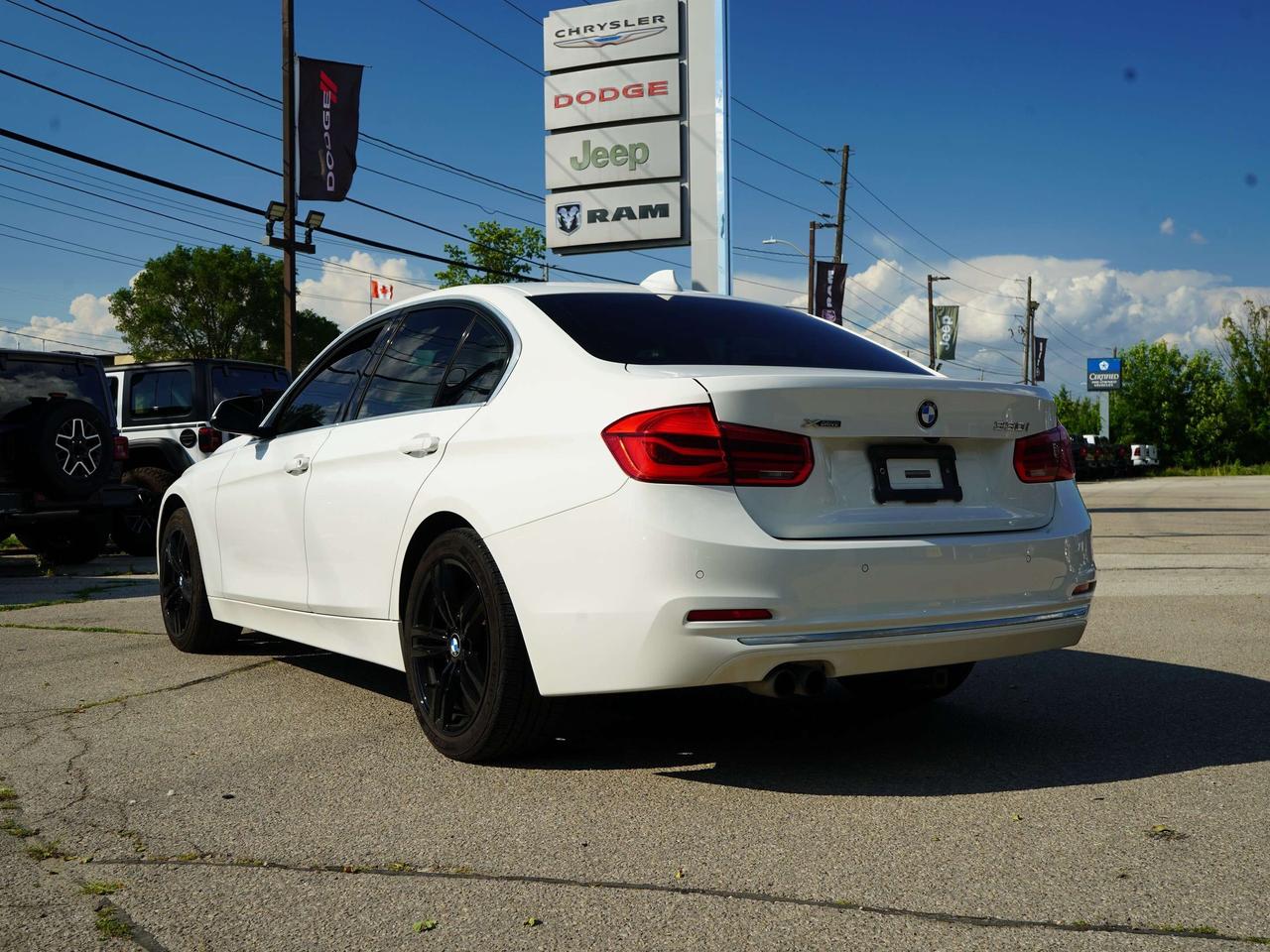 2017 BMW 3 Series AUTO,AWD,NAVIGATION,SUNROOF Photo