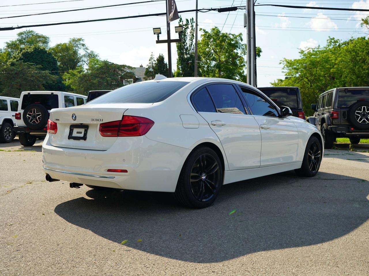 2017 BMW 3 Series AUTO,AWD,NAVIGATION,SUNROOF Photo