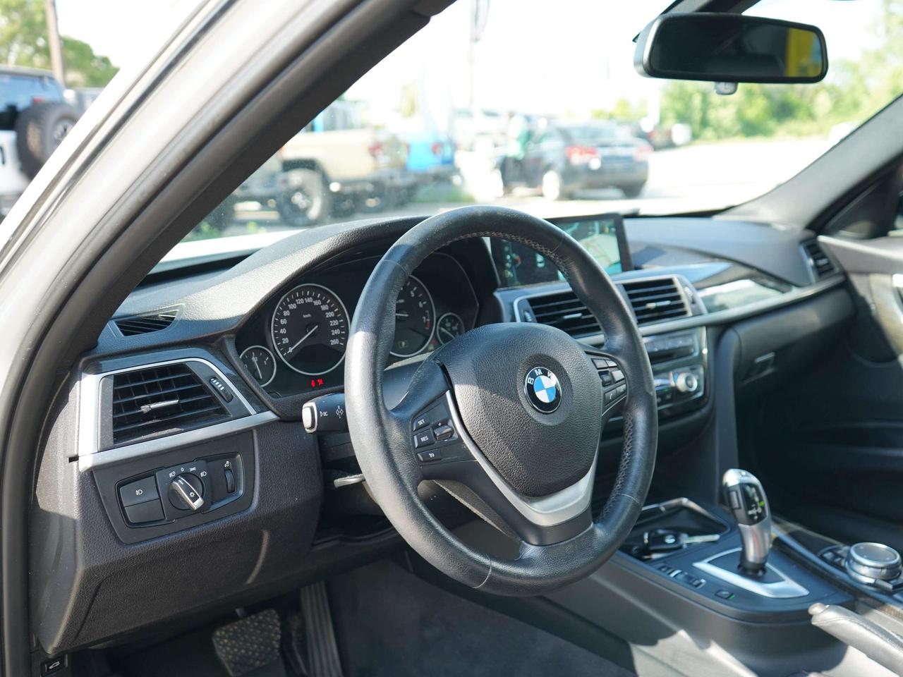 2017 BMW 3 Series AUTO,AWD,NAVIGATION,SUNROOF Photo
