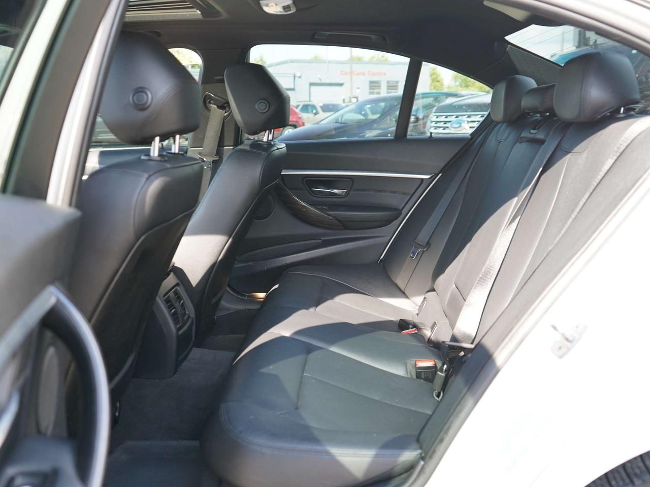 2017 BMW 3 Series AUTO,AWD,NAVIGATION,SUNROOF Photo