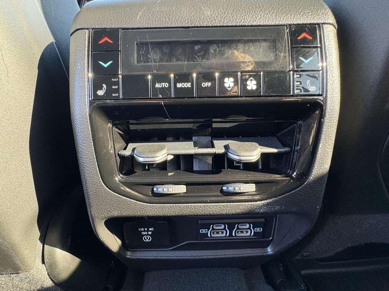 2022 Jeep Grand Cherokee OVERLAND 4X4 Photo