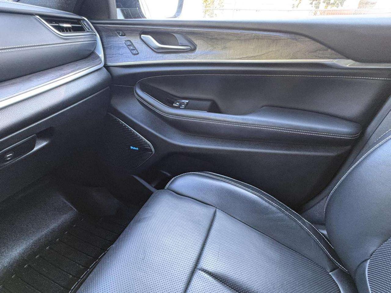 2022 Jeep Grand Cherokee OVERLAND 4X4 Photo