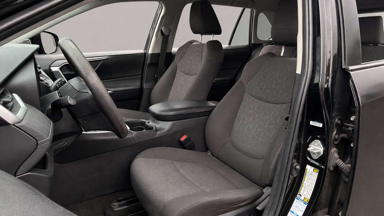 2019 Toyota RAV4 LE   Certified   LOW KM   No Accident Photo