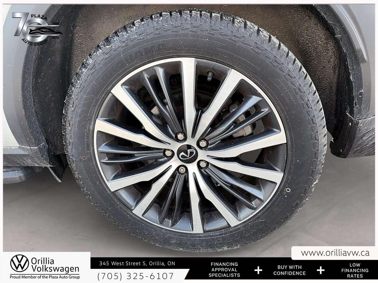 2023 Infiniti QX60 Sensory Panoramic Roof   360 Camera   Cooled Seats / Photo3
