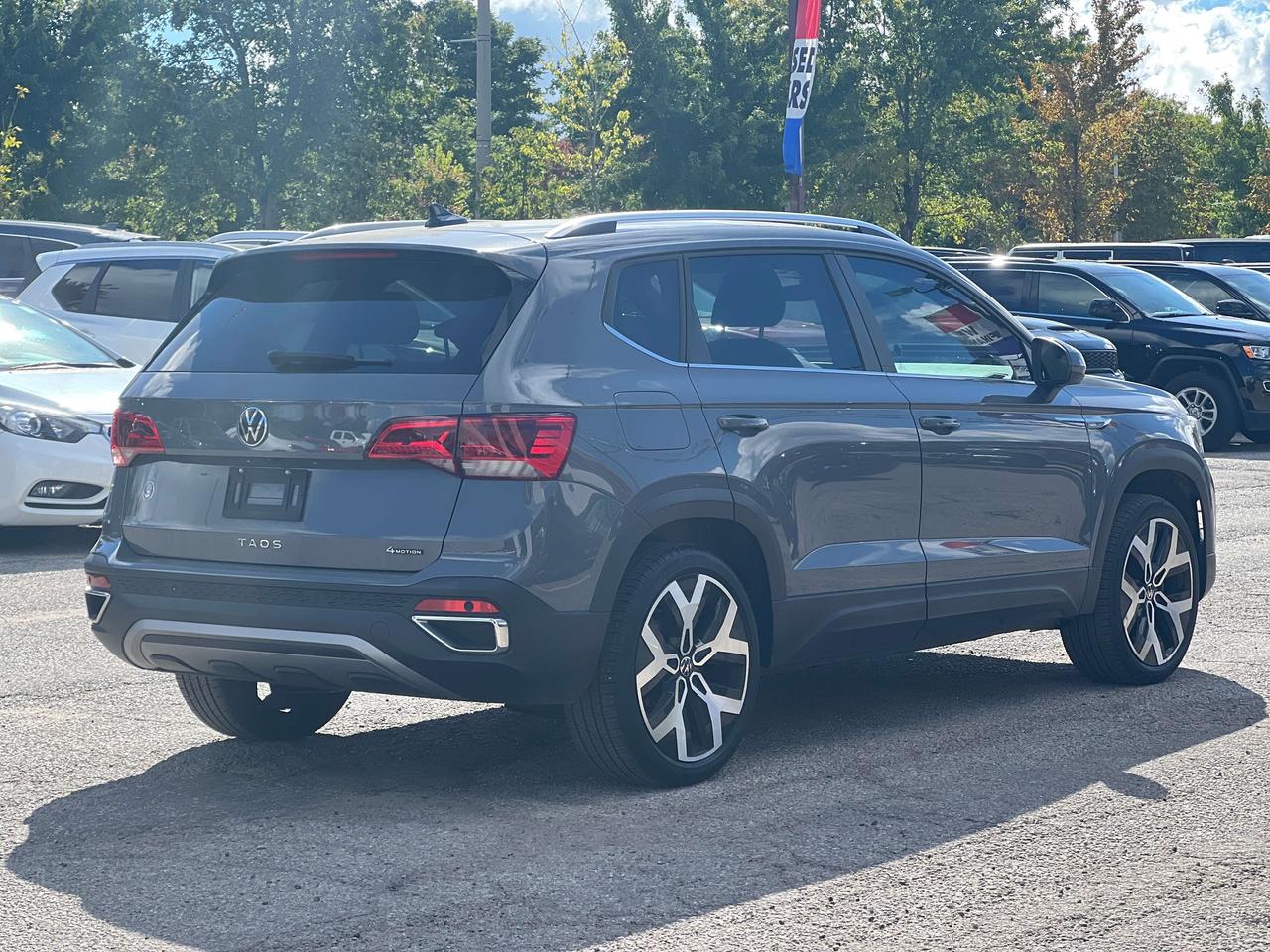 2022 Volkswagen Taos Highline w/Leather, Sunroof, Navigation Photo