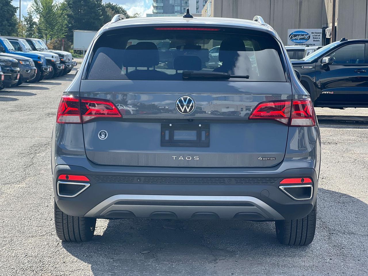2022 Volkswagen Taos Highline w/Leather, Sunroof, Navigation Photo