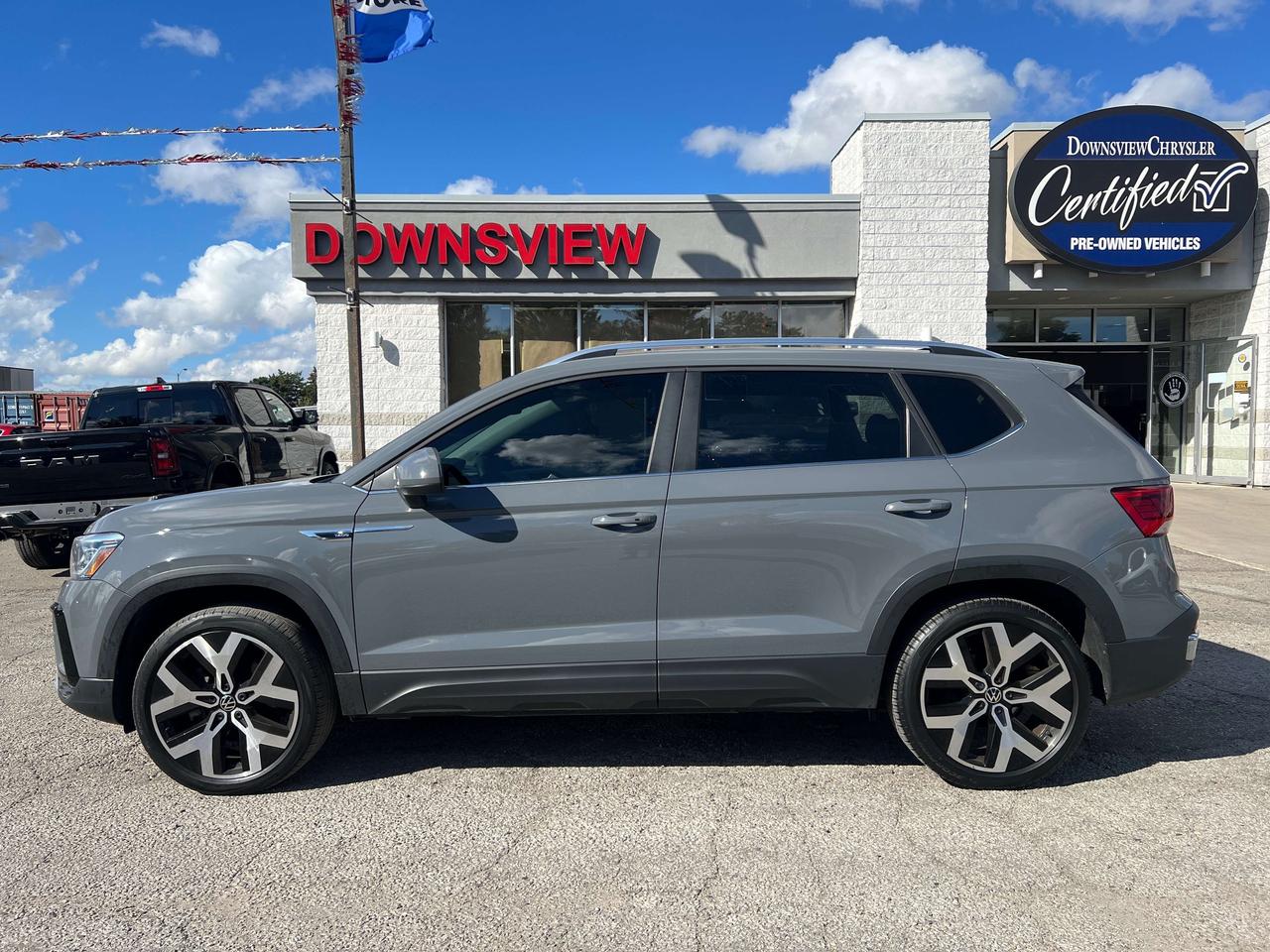 2022 Volkswagen Taos Highline w/Leather, Sunroof, Navigation Photo