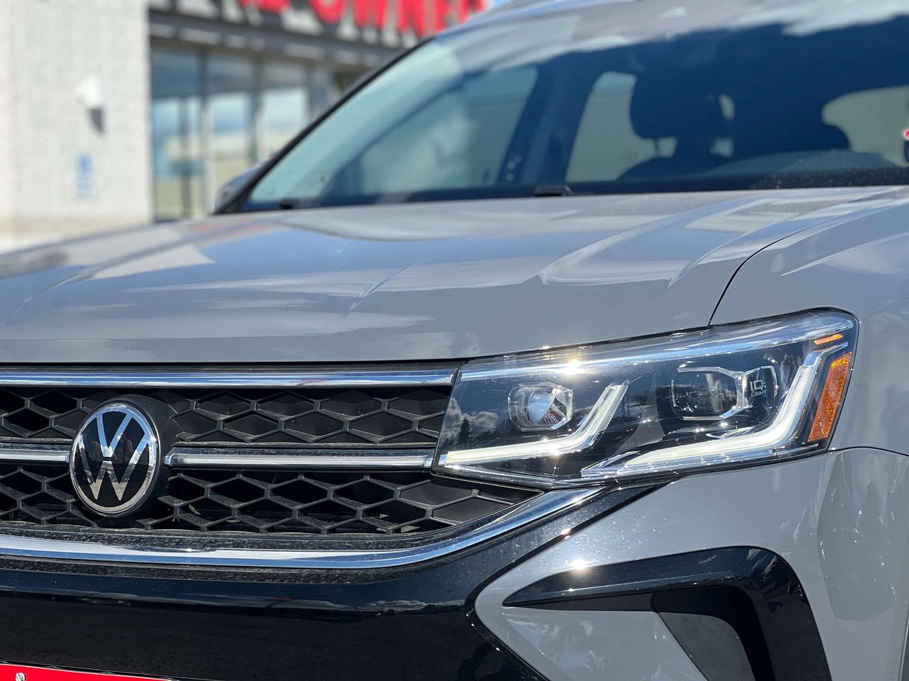 2022 Volkswagen Taos Highline w/Leather, Sunroof, Navigation Photo