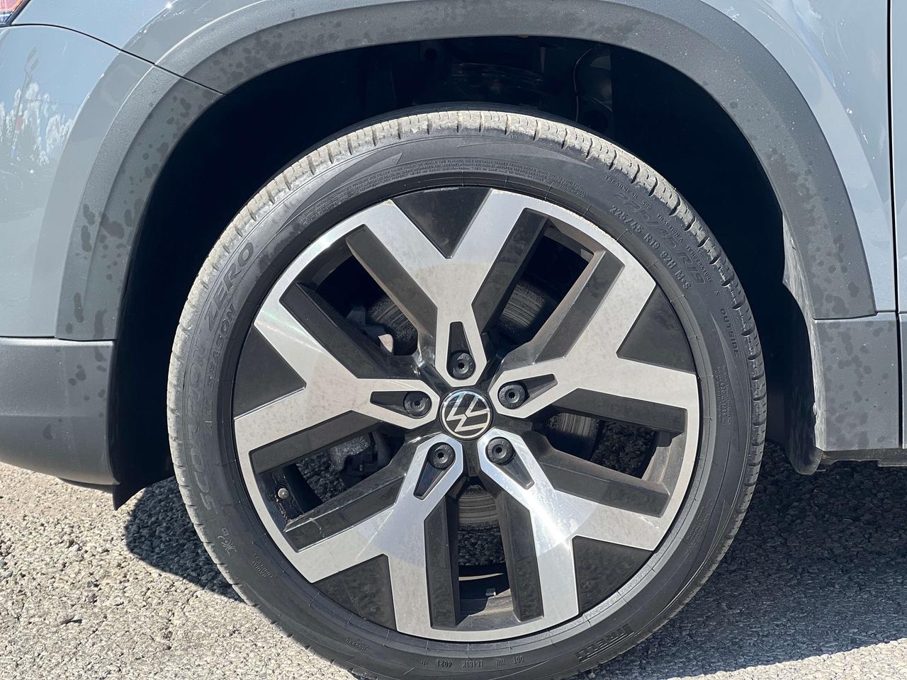 2022 Volkswagen Taos Highline w/Leather, Sunroof, Navigation Photo