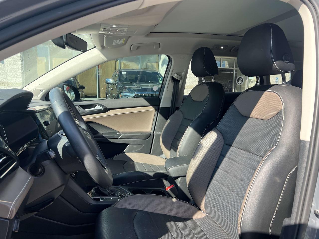 2022 Volkswagen Taos Highline w/Leather, Sunroof, Navigation Photo