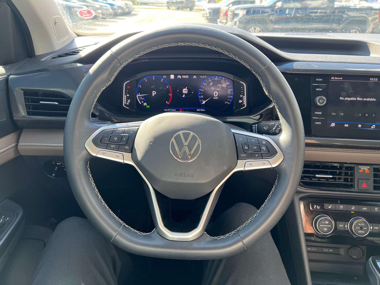 2022 Volkswagen Taos Highline w/Leather, Sunroof, Navigation Photo