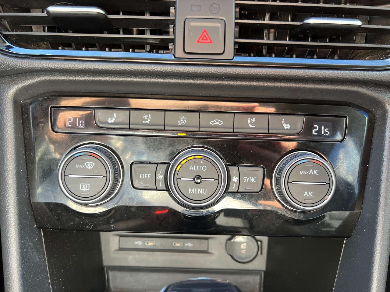2022 Volkswagen Taos Highline w/Leather, Sunroof, Navigation Photo