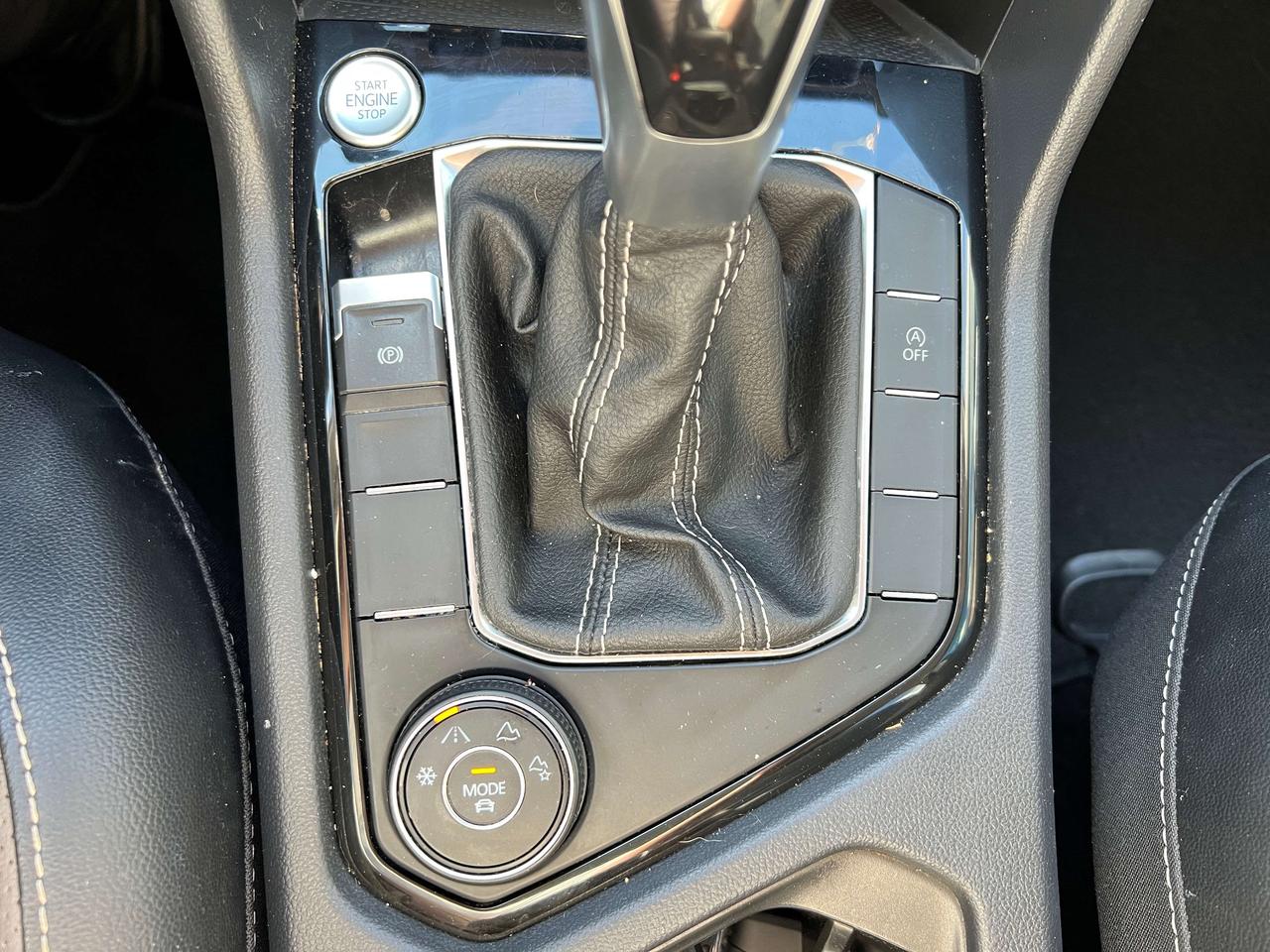 2022 Volkswagen Taos Highline w/Leather, Sunroof, Navigation Photo