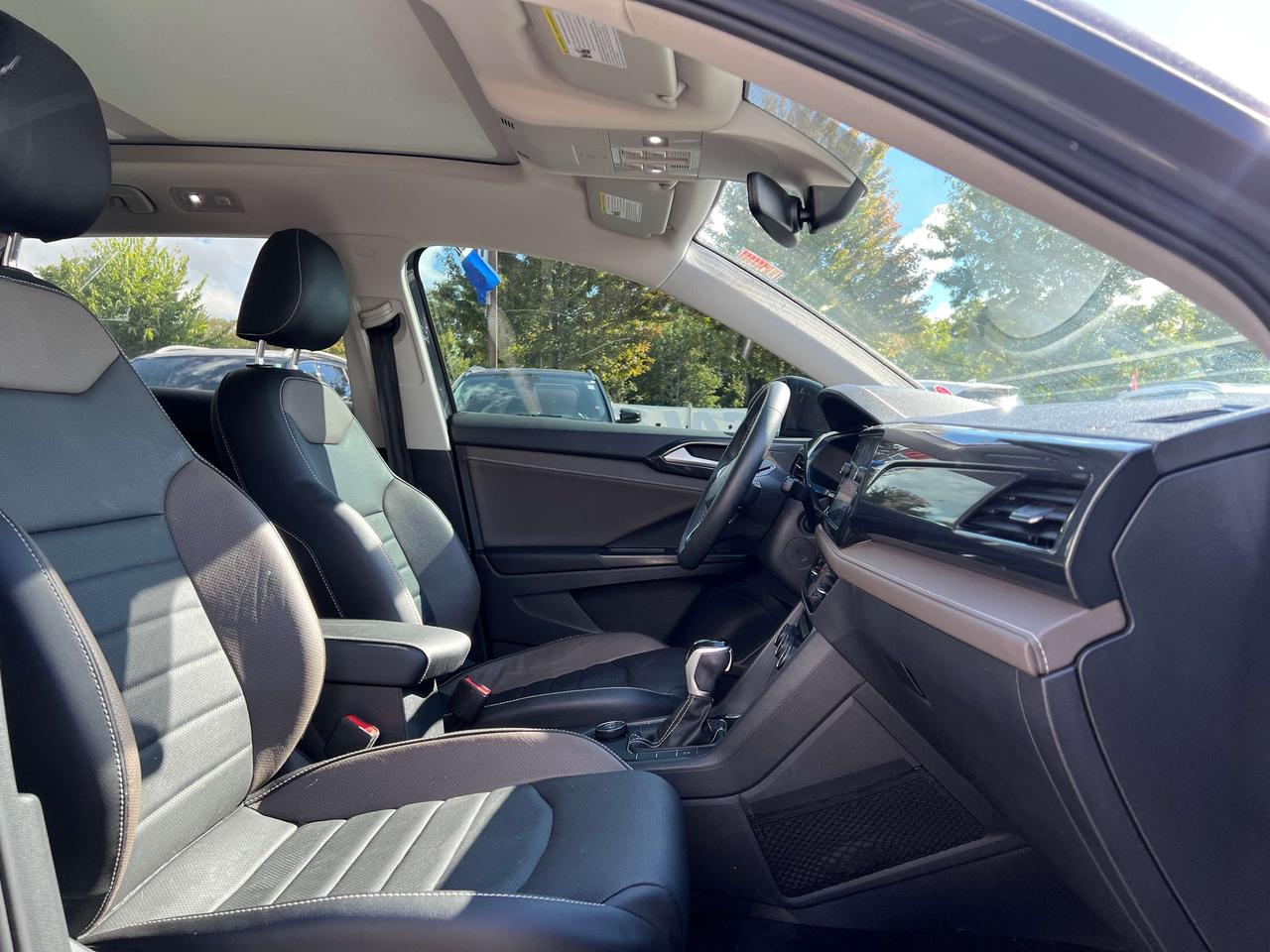 2022 Volkswagen Taos Highline w/Leather, Sunroof, Navigation Photo