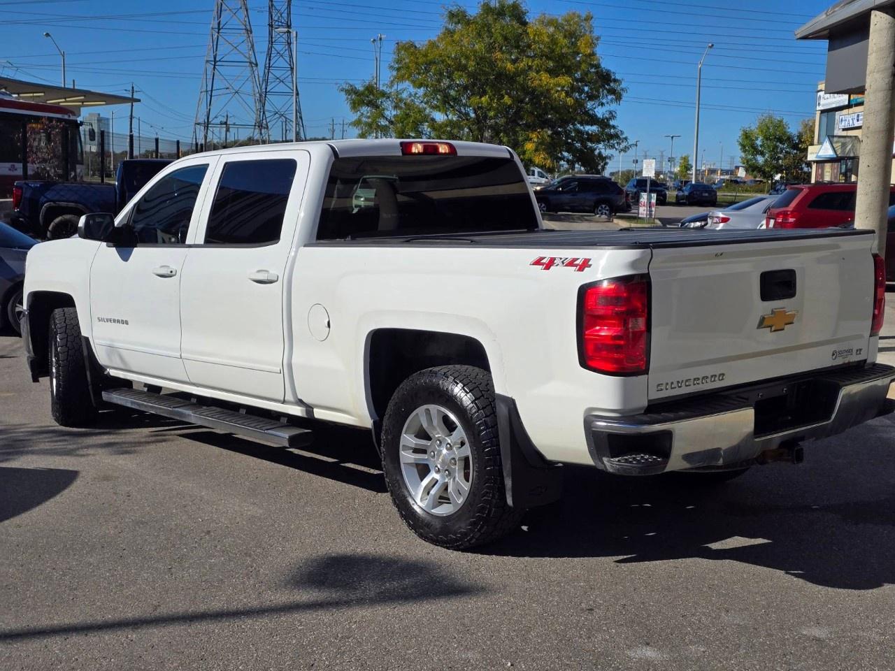 2018 Chevrolet Silverado 1500 Crew Cab Standard Box 4-Wheel Drive LT w/1LT Photo4