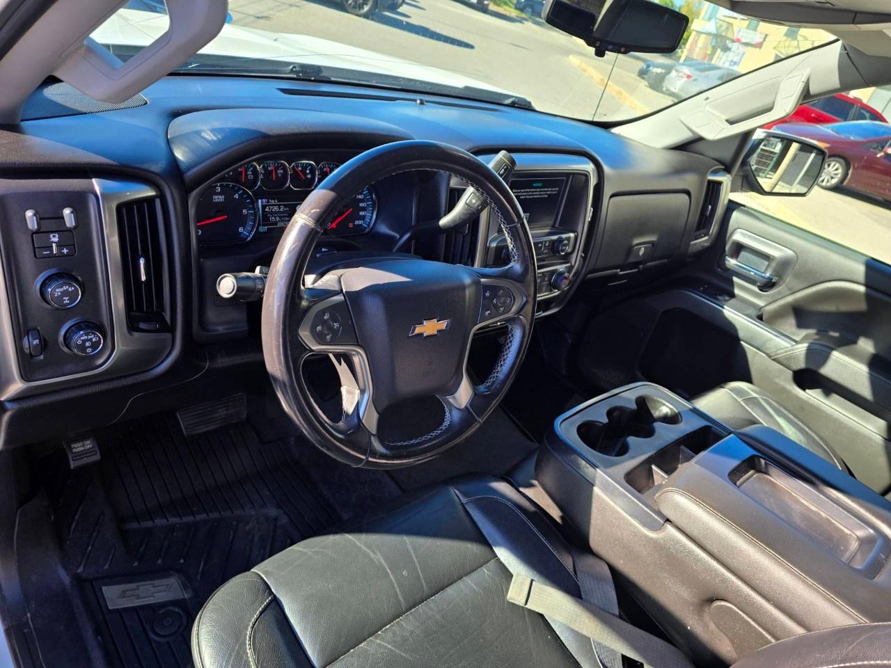 2018 Chevrolet Silverado 1500 Crew Cab Standard Box 4-Wheel Drive LT w/1LT Photo