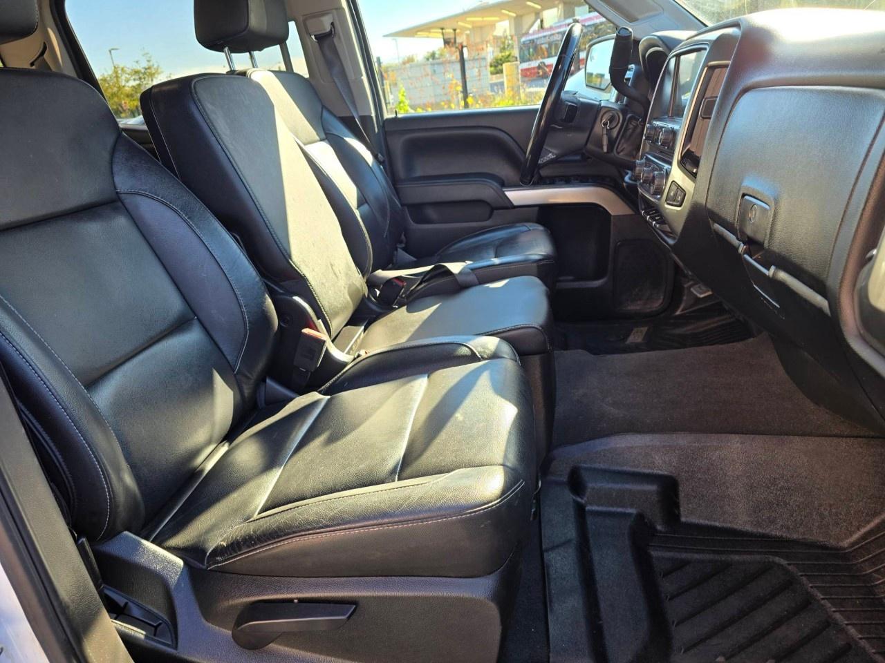2018 Chevrolet Silverado 1500 Crew Cab Standard Box 4-Wheel Drive LT w/1LT Photo