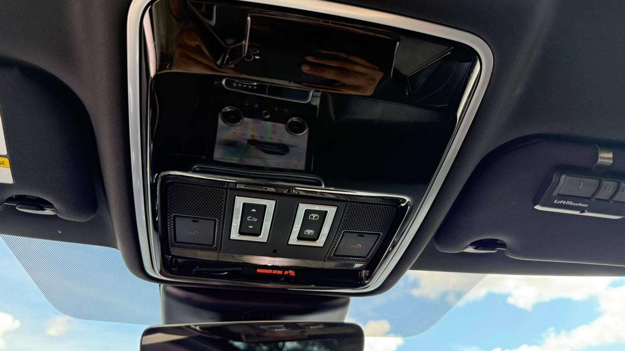 2020 Land Rover Range Rover Velar R-Dynamic S - P300 - AWD - HEADS UP DISPLAY - Photo