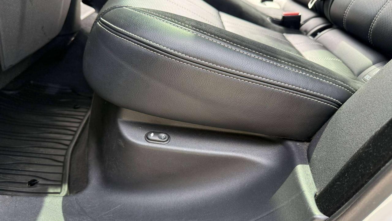 2020 Land Rover Range Rover Velar R-Dynamic S - P300 - AWD - HEADS UP DISPLAY - Photo