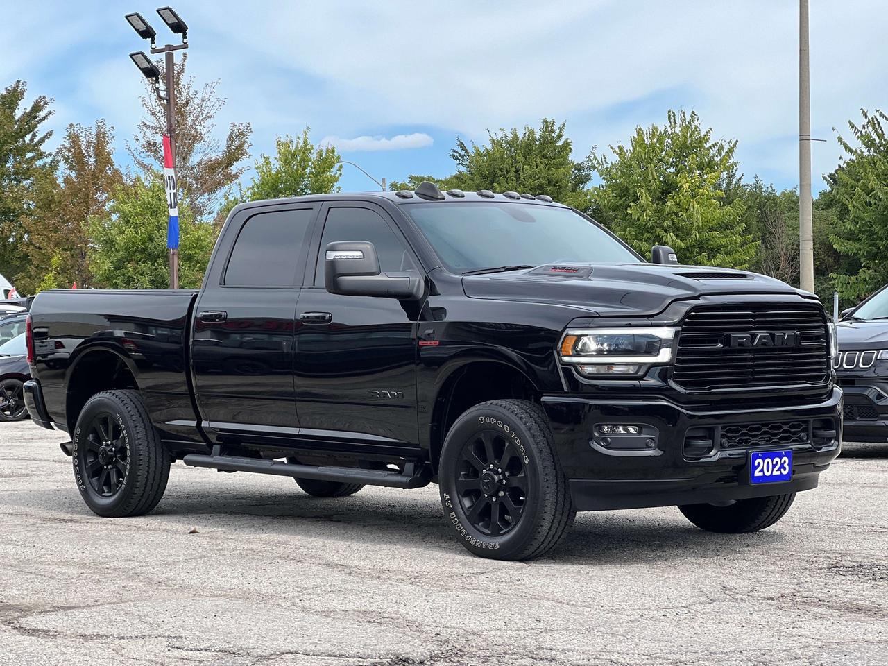 2023 RAM 2500 Laramie w/Level F, Night Edition, Sunroof, Leather Photo4